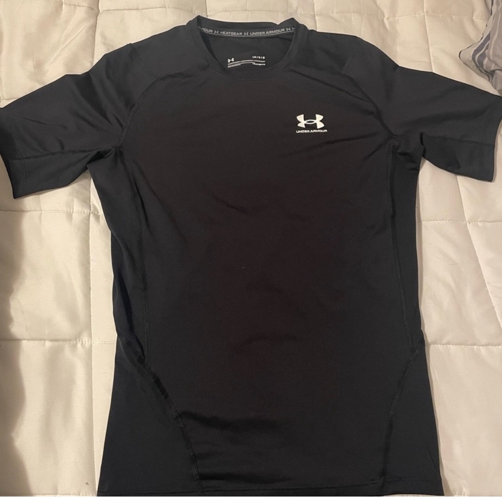 Men’s UA shirt